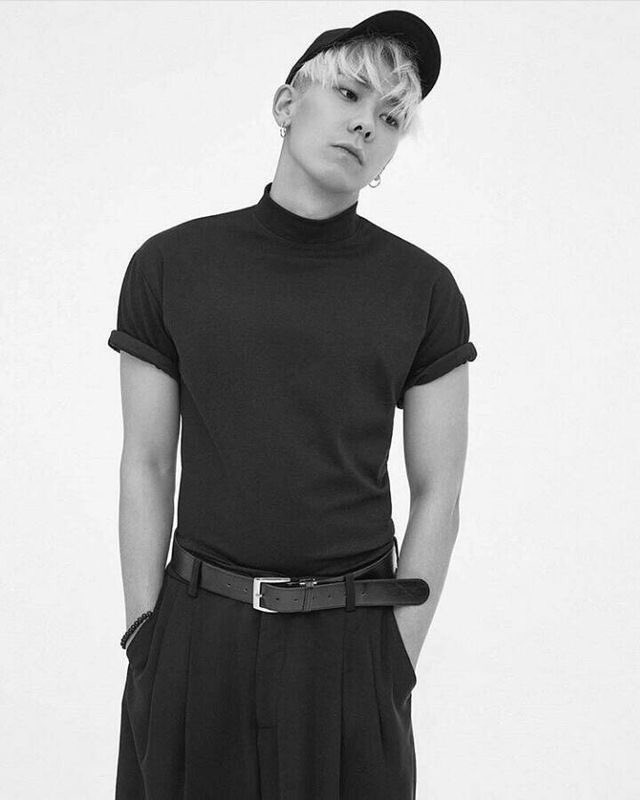 Locx_B's tweet photo. ╭╯ L O C O ╰╮

 ❛ Kwon Hyuk-woo; 25.12.89. Seúl. Rapero. 1.75. 

                                    —  ࿐ https://t.co/M97dP7meCG