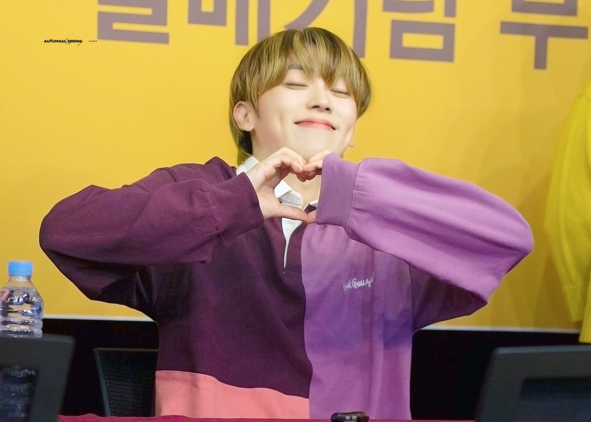Autumnal_Spring's tweet photo. 191130 부산 팬사인회

너로 가득 채워 두 눈에

#ONF #온앤오프 #ONOFF #MK #엠케이 #박민균 #민균  #Autumnal_spring https://t.co/lqv3MrHRFV