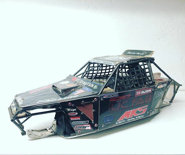 shumzzr's tweet photo. Time to get rebuilding the @ucfab red dragon 🐉 🔥🇺🇸 #rcrockracer #rcrockracers #rockracer #ultra4racing #u4rc #customrc #socalu4rc #customrccar #customrctruck #tinytrucks #rctruck #rctrucks #rc #rccar #rccars #rccarsonline #remotecontrol #remotecontrolled #rcporn #scalerctruc… https://t.co/xUuXVY28wC
