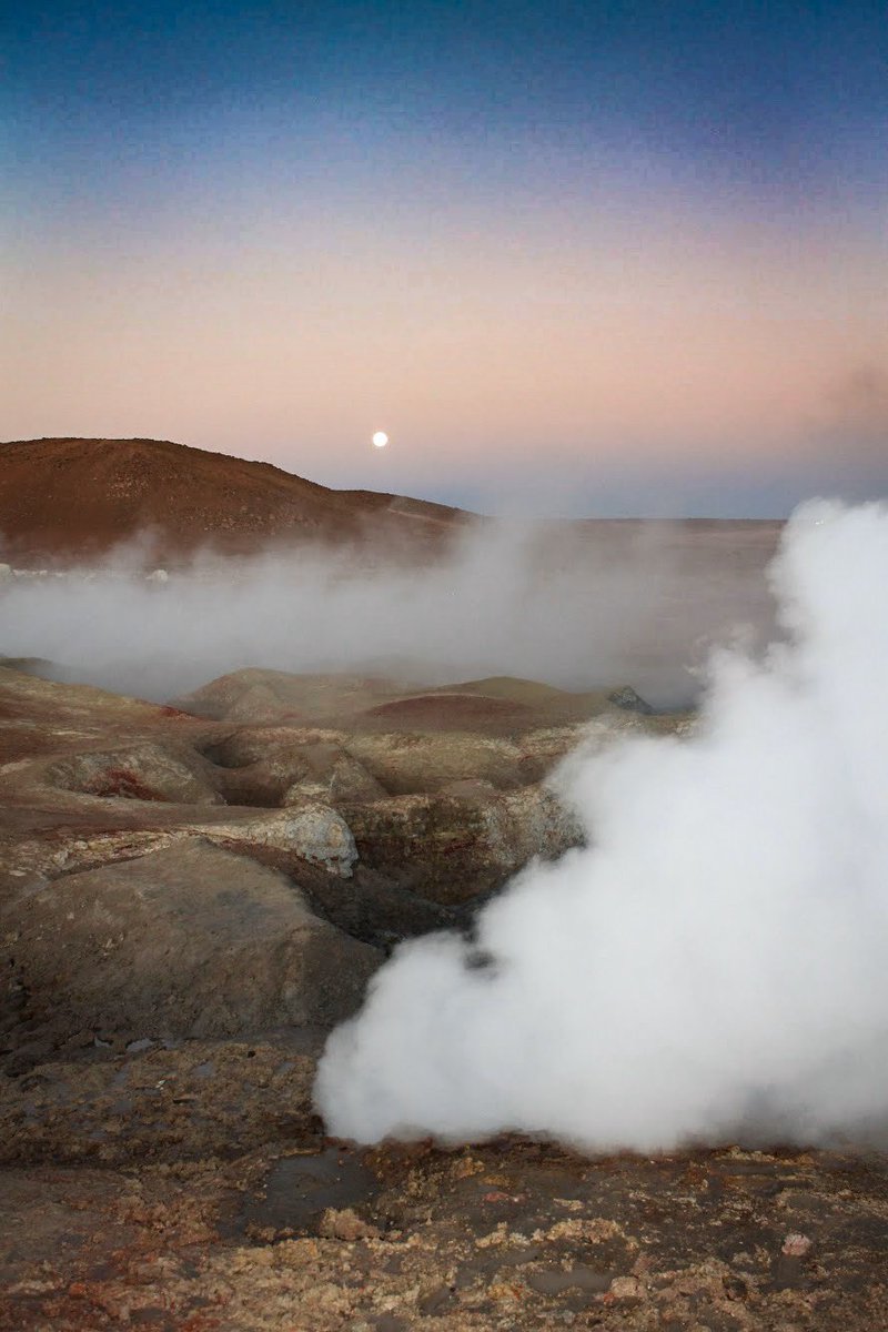 la_libelle's tweet photo. D3: este día es el más largo si el tour regresa a #Uyuni (puedes optar por terminar el Tour en #SanPedrodeAtacama que queda pasando la #LagunaVerde). El día inicia a las 4:40 am saliendo de Huallajara a #geyseres #Soldemañana, #LagunaVerde, #desiertoDali aguas termales #Polques. https://t.co/Hd9W1iJHKH