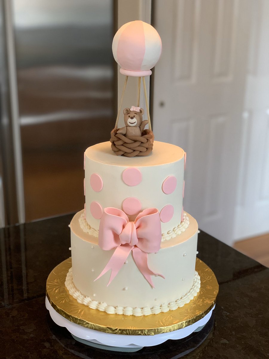 sllickvick's tweet photo. I’m a 21 yr old pastry graduate in the South Jersey/ Philadelphia area trying to get my cake business up and running. 1 rt can help me get noticed! 😊 🙏🏾 https://t.co/tsVmNrn48d