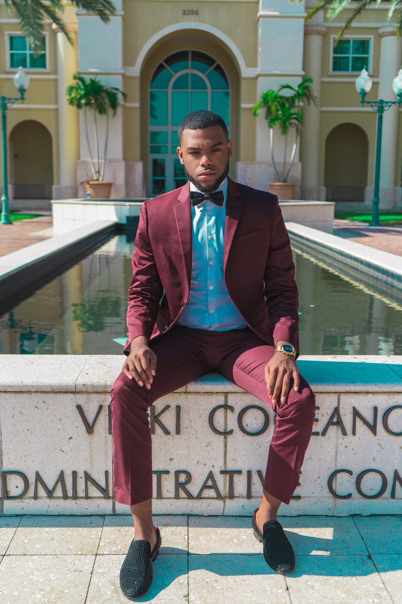 AmariiUsher's tweet photo. πΈ Filling up my portfolio. βπ½ @ThatDudeTrae #famu #famu18 https://t.co/GPkX7sBhG5