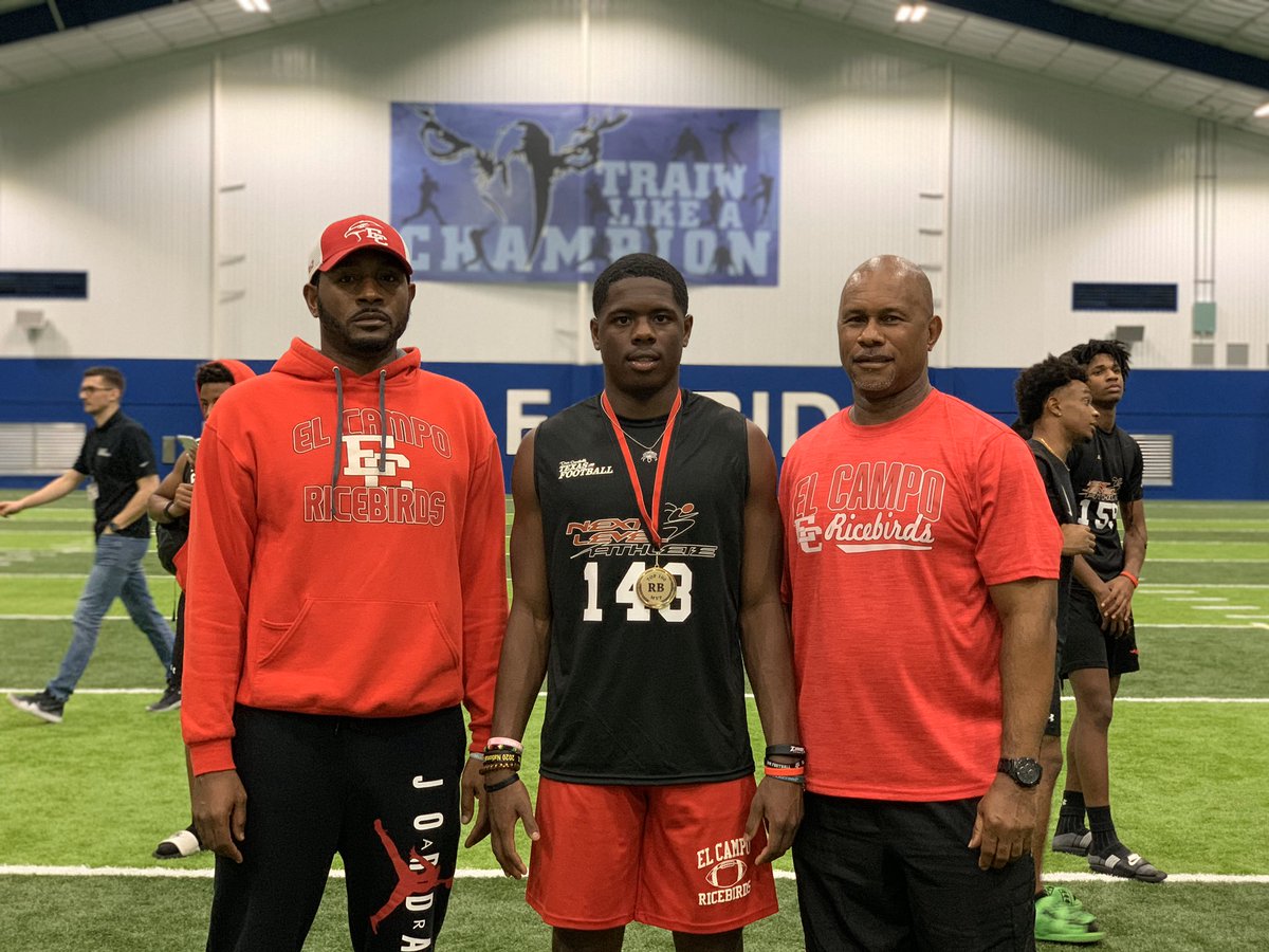 RuebenOwens2's tweet image. 3 generations #OwensBloodLine💪🏾 “Give them nothing, But take from them EVERYTHING “ @ii_rueben #NothinGivenEarnEverything 1st Freshman every to win MVP @NextLevelD1 @dctf Camp #JustBeginning 🖤🦄 @MikeWestHTX @TexasRaptors7v7