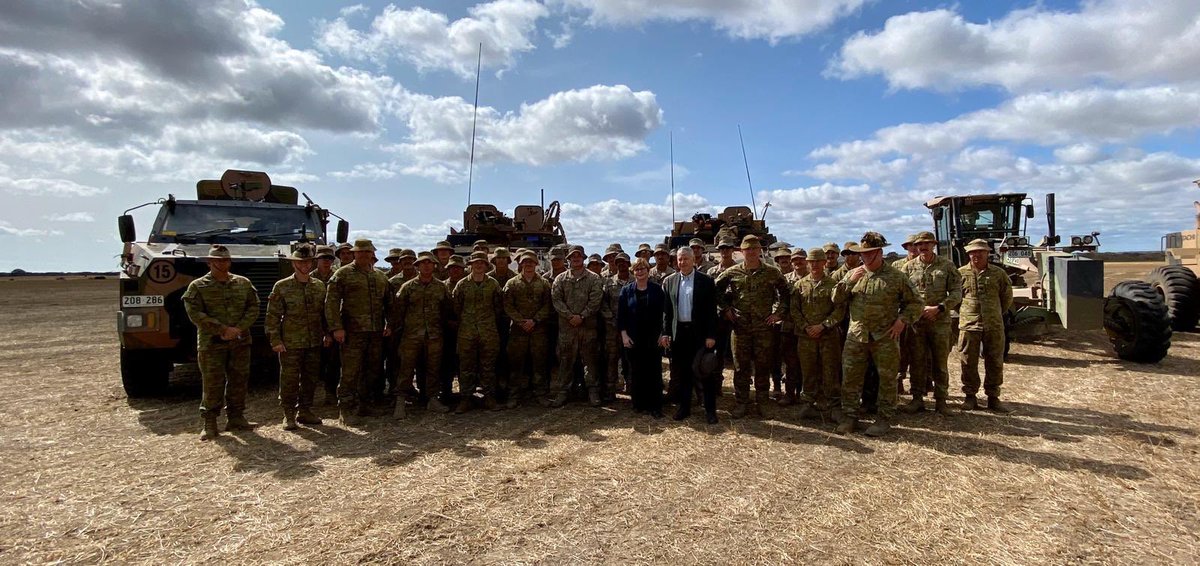 lindareynoldswa's tweet photo. Today I'm on Kangaroo Island meeting our amazing ADF &amp; @NZDefenceForce team providing a range of practical relief the past two weeks.  

2,398,000L water delivered, 3,000 animals buried, 144km of firebreaks created &amp; hundreds of koalas saved #SoProud
 
Thank you for your service. https://t.co/8vRpx4ijSf