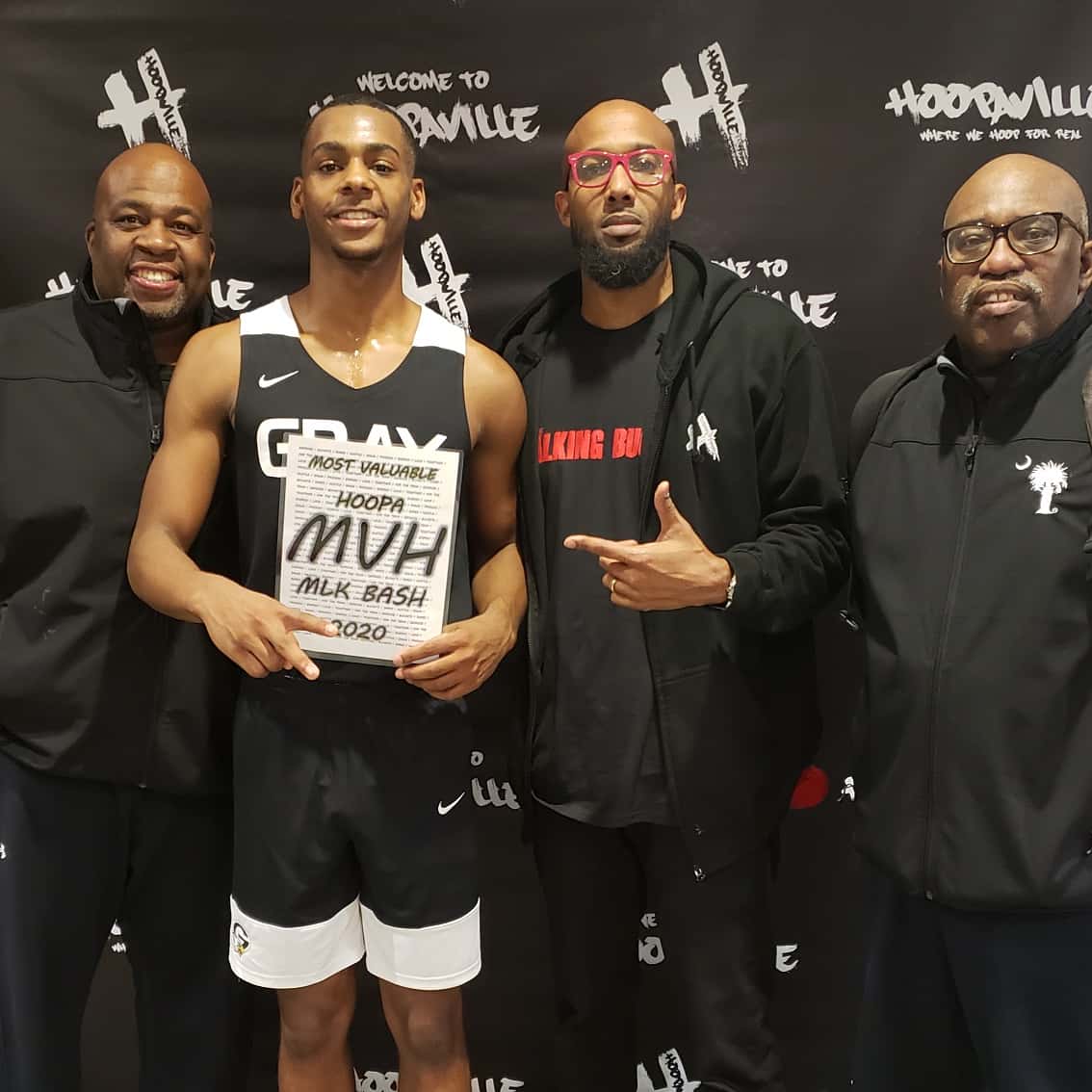 Lou Bezjak tweet media