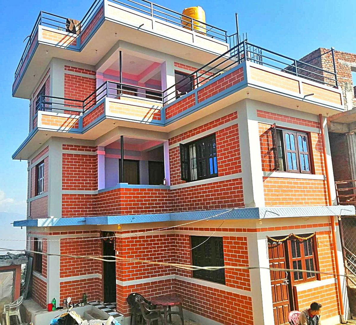 BuildupNepal's tweet image. 🏠 Interlocking Bricks is starting to take the market in Kathmandu!!🎉

#InterlockingBrick #EcoFriendly #AffordableHousing, #EQResistant