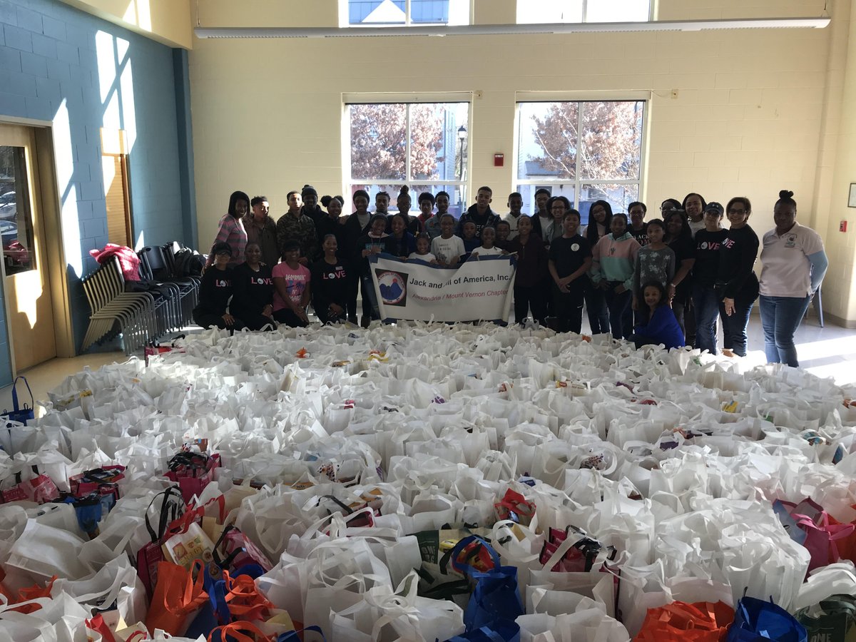 JackandJillAMV's tweet photo. The Alexandria-Mt. Vernon chapter participated in two service events in our community. We are grateful for the opportunity to serve! #jjeasternregion #jjeasternregionserves #communityservice #mlkdayofservice #volunteerfairfax https://t.co/vTOE8QPesf