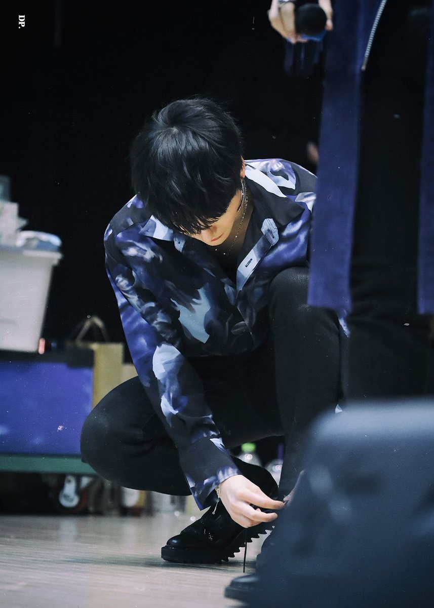 ☆━━━━━𝕕𝕒𝕪 𝟚𝟘 𝕠𝕗 𝟛𝟞𝟞━━━━━☆widdle babie tying his widdle shoe i’m soft