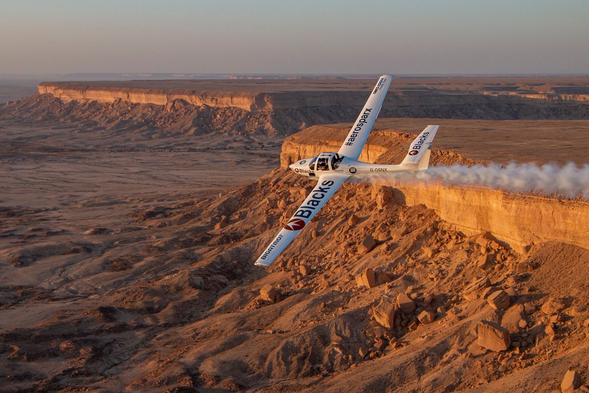 AeroSPARXTeam's tweet photo. Saudi Arabia - Airshow 2020
What a first day in the desert!
This photo by the talented Alexander Prins of This is Flight
#aerosparx
#scavaition
#aeropact #blacksoutdoors https://t.co/mDanaa9FGA