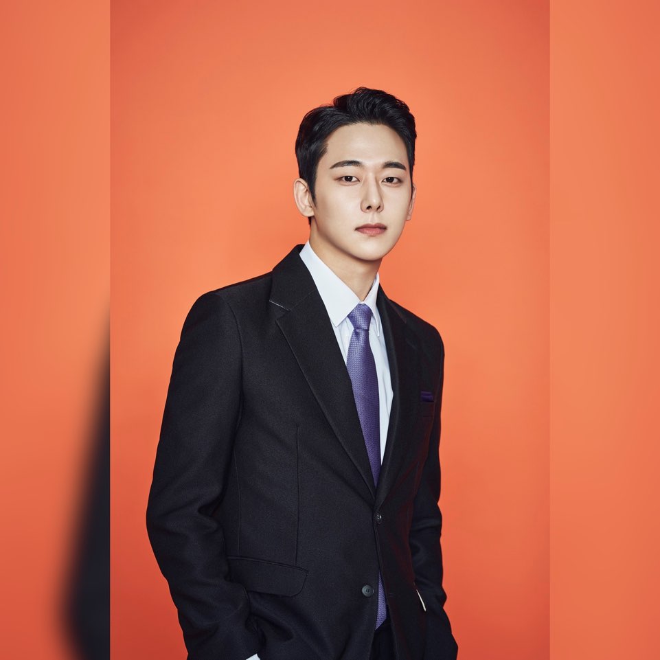 page1company's tweet photo. 범우주적코믹납치극 <지구를지켜라>
1차 프로필 공개

만식 役 #양승리 #이지현 #채진석 
2020.03.07 ~ 2020.05.31
대학로 아트원씨어터 3관

#연극 #지구를지켜라 #만식 https://t.co/aeKWBk3CRX