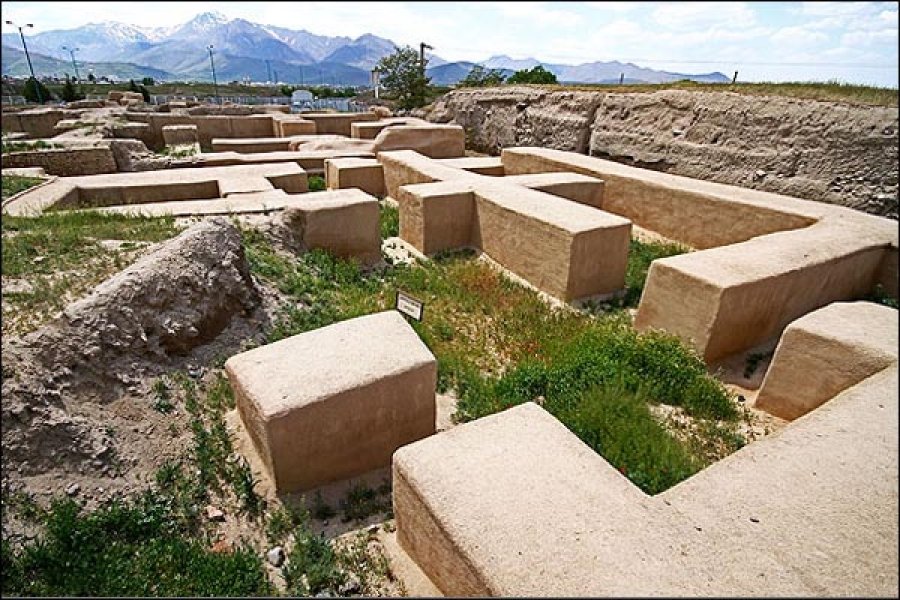 Today's addition to my Iranian cultural heritage site thread is another city of the past that is partly covered by a modern city. Ecbatana was the capital of Media. You can see the modern city of Hamadān in the final pic.