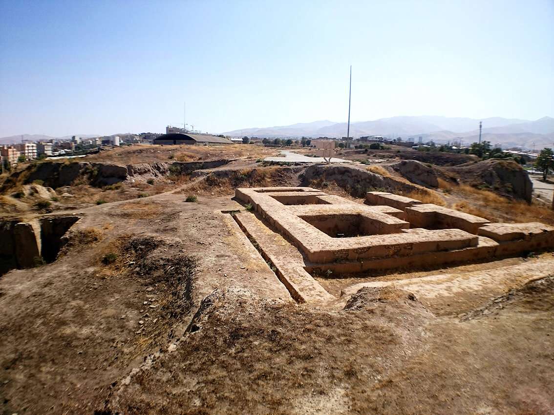 Today's addition to my Iranian cultural heritage site thread is another city of the past that is partly covered by a modern city. Ecbatana was the capital of Media. You can see the modern city of Hamadān in the final pic.