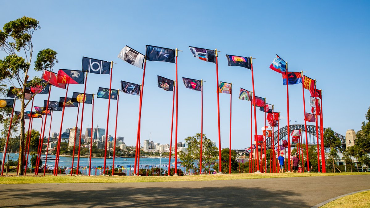 Come and experience Proclamation, a large-scale art installation, flying 250 flags that explore Australians’ diverse ideas about land and country, belonging and possession. 🚩 #SydFest2020
Find out more ➡️ barangaroo.com…/…/sydney-festival-proclamation/