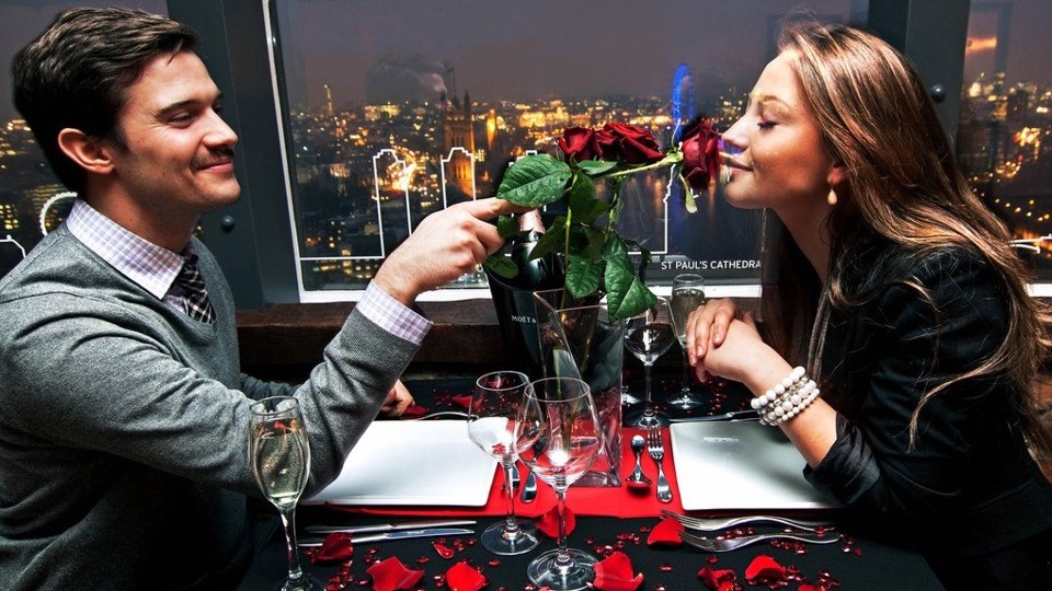 Valentine's Day is fast approaching❤️and @londonskybar has just announced a romantic night in the sky for two. On 14 &amp; 15 Feb enjoy a deliciously prepared three-course dinner with a glass of Champagne set against the iconic 360° views of London.
 londonskybar.com/valentines-in-…