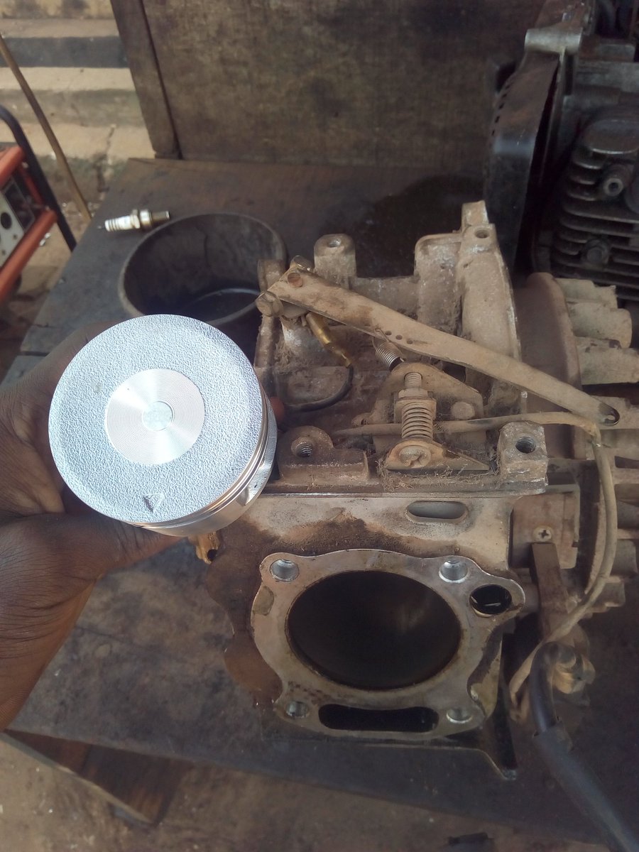 apexautomax's tweet photo. Piston + Rings + Connecting Rod... Engine overhaul in progress...
#ApexEcompany #generators #petrolgenerators #generatorrepairs #generatorservice #generatormechanic #generatorengineers #petrolengines #petrolmechanic https://t.co/Ug9a7ECE5d