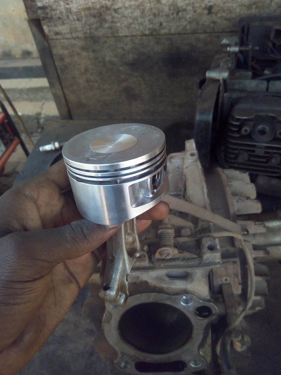 apexautomax's tweet photo. Piston + Rings + Connecting Rod... Engine overhaul in progress...
#ApexEcompany #generators #petrolgenerators #generatorrepairs #generatorservice #generatormechanic #generatorengineers #petrolengines #petrolmechanic https://t.co/Ug9a7ECE5d