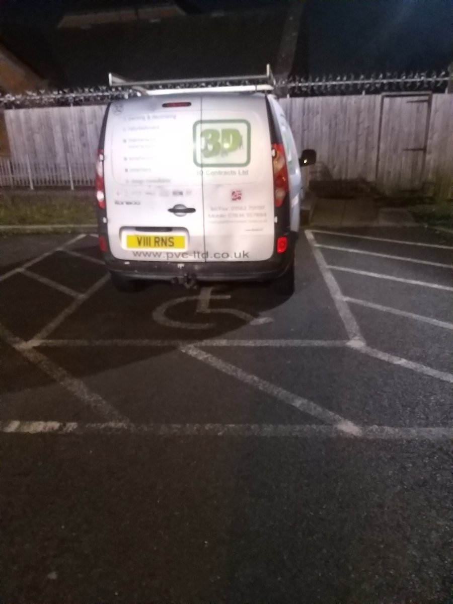 TinpotJ's tweet photo. Disabled bay Parker, with no blue badge obviously #just2minutes #justpoppingin
@YPLAC https://t.co/BkKXMRpP2f