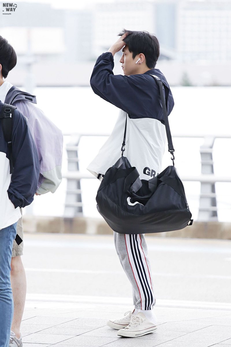 park sungjin kibas rambut dari berbagai sisi