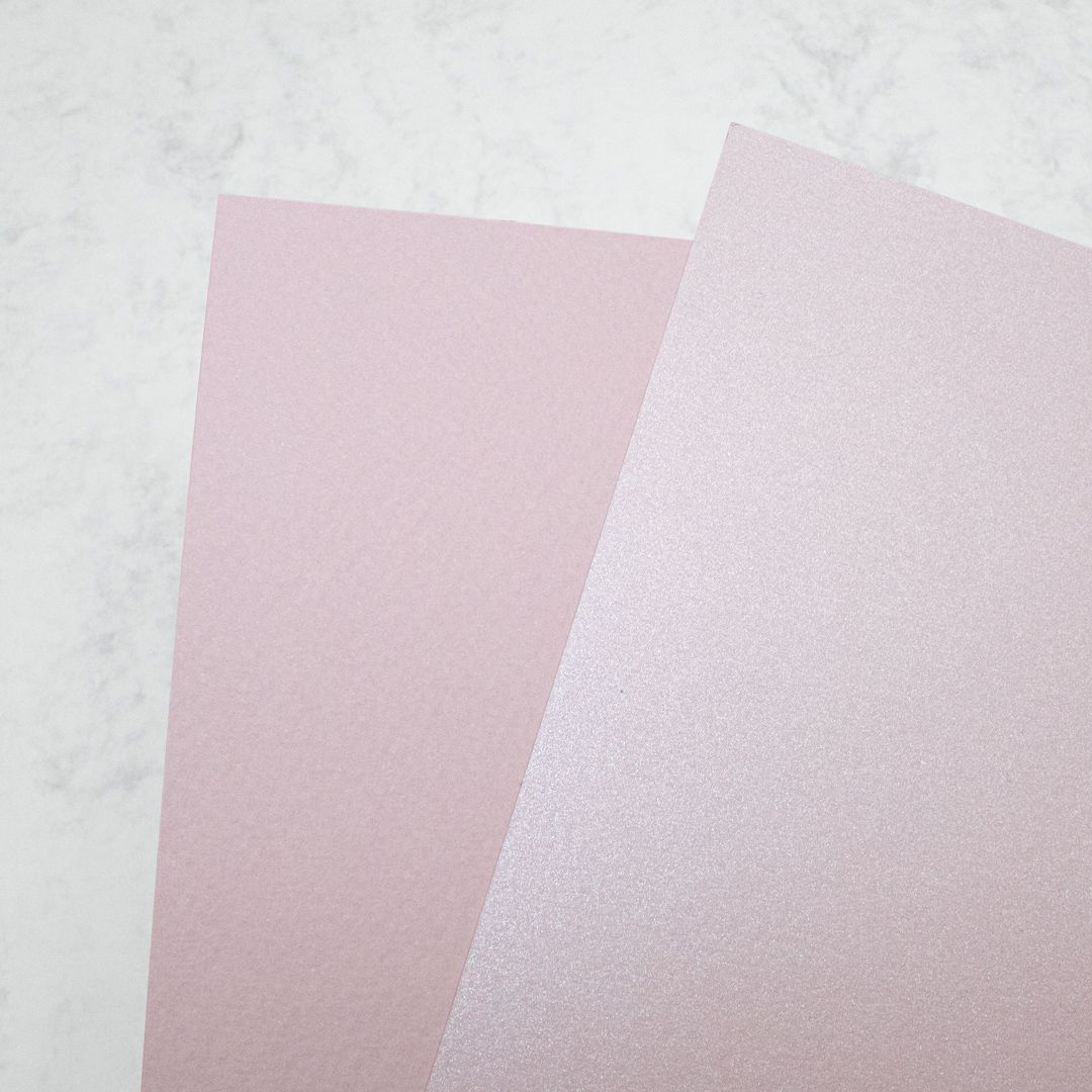 Love Dusky Pink Card? Why not try our pearlescent Misty Rose, with a dusky pink undertone and beautiful shimmer finish! 
📷: Left - Dusky Pink Matte 250gsm
Right - Misty Rose Pearl 230gsm
buff.ly/2TI2Q07