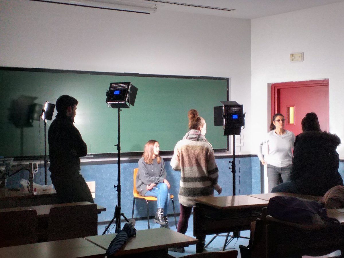 b_lafita's tweet photo. ¿Qué estamos tramando?🤔 
Taller d'il.luminació🤙🏼 #MI1013A https://t.co/EP8xkrSSRP