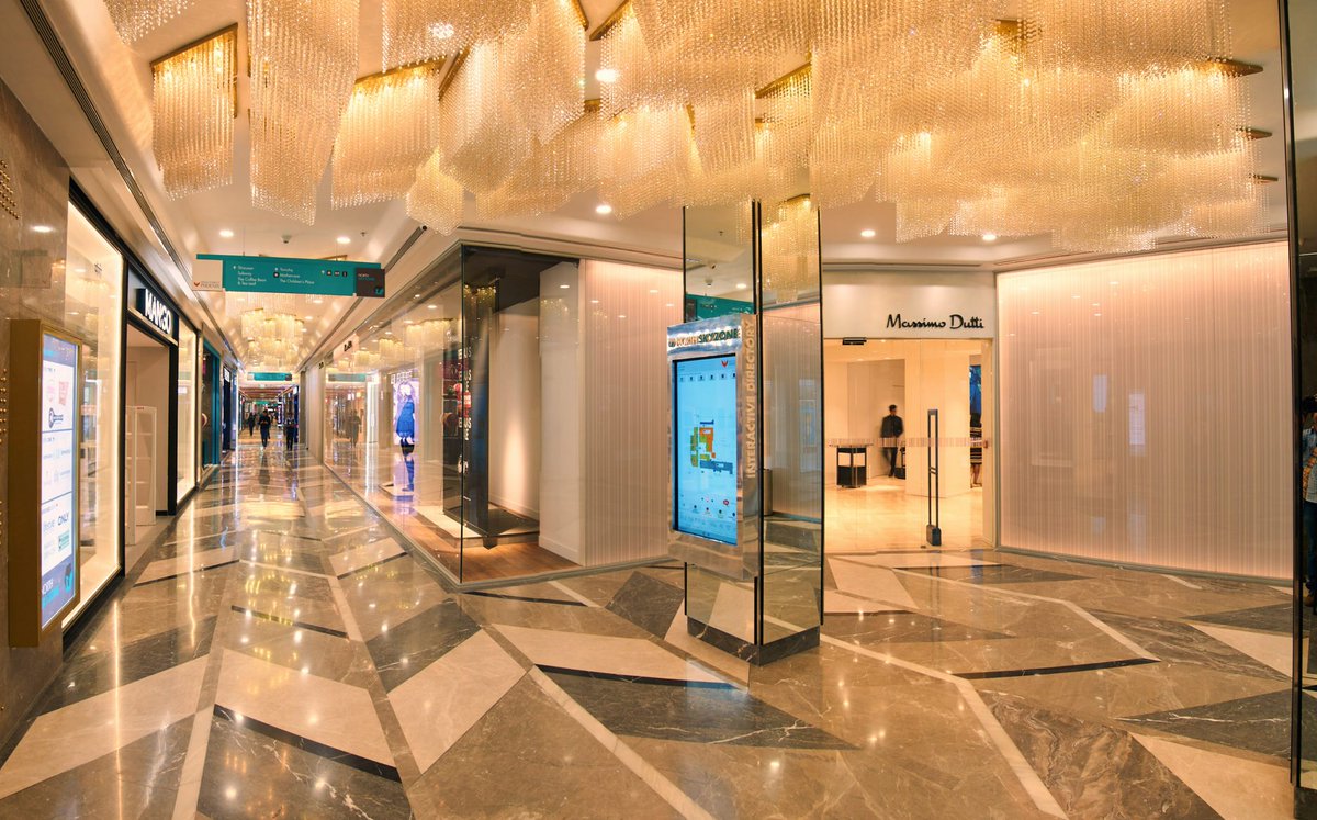 From the evolution of India’s luxury market to the art across our properties and more, catch my conversation with <a href="/LuxeBookIndia/">LuxeBook</a> 

luxebook.in/gayatri-ruia-d…

#phoenixmills #retail #luxury <a href="/PalladiumMum/">Palladium Mumbai</a>