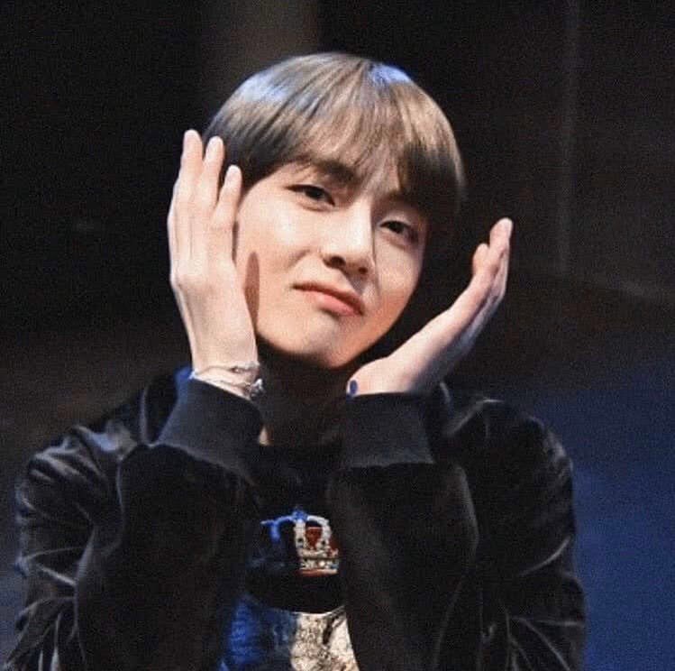 ꒰ day 20 of 365 ꒱hi taehyung. before i go to bed i just wanna tell you that i miss you and i hope you had a better day than i did :( you deserve lots of rest. i love you! ♡