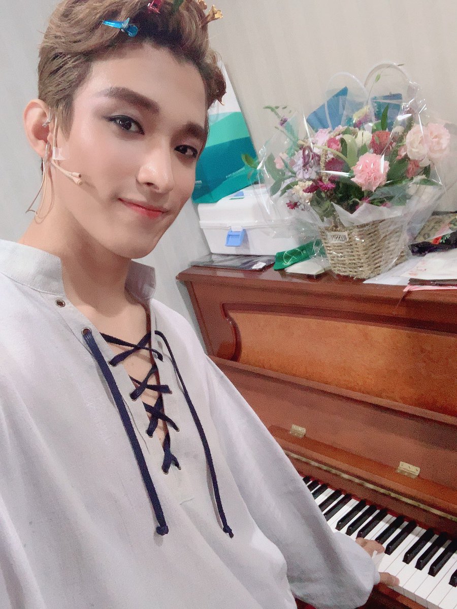 pledis_17's tweet photo. [17'S 도겸] 엑스칼리버 대기실 비하인드😛 https://t.co/Yd6yRyTY10