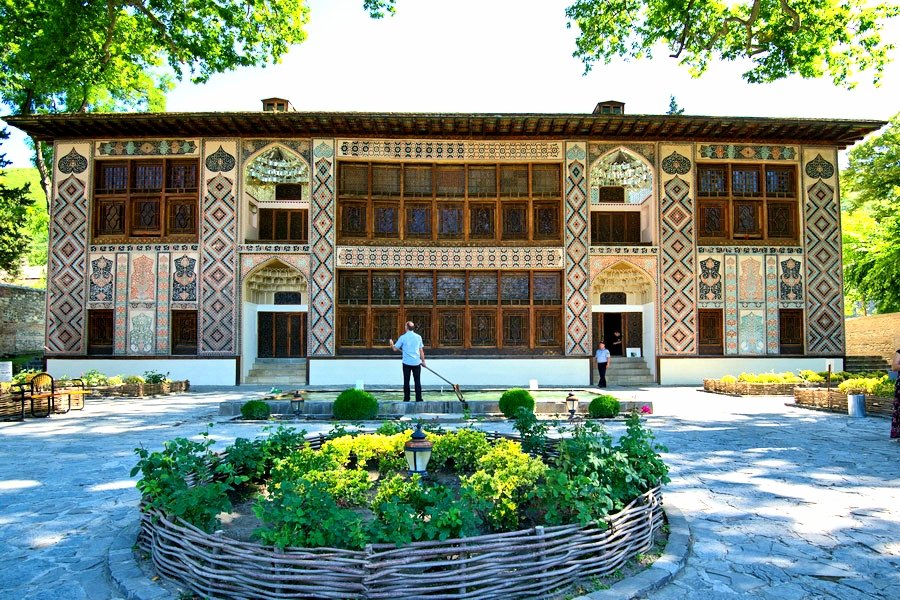 Шекинские ханы дворец