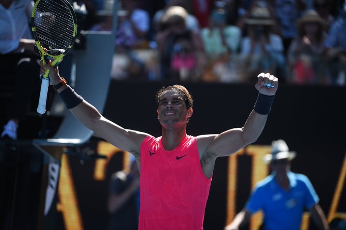 EOyIo-HUEAA8-Kq?format=jpg&name=small