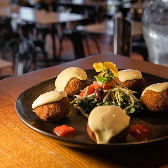 windowswestella's tweet photo. Wondering what to have for lunch. How about our Double Crumbed Mushrooms filled with savoury cheese, served with hollandaise and roasted capsicum puree?
-
-
#windowsonwestella #doublecrumbed #northwesttasmania #freshproduce https://t.co/pYANpJ0YJj https://t.co/WUXe4UH4YV