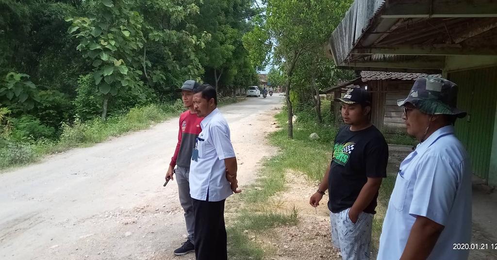 Siang ini .Bersama Dinas pekerjaan umum(DPU) Kabupaten Blora.pengecekan lokasi jalan longsor di desa sumber RT 04 RW 02.semoga tahun ini sudah bisa di perbaiki,<a href="/info_kradenan/">Kradenan, Blora</a>  <a href="/desasumber/">Desa Sumber</a> <a href="/sam_gautama/">samgautama karnajaya</a> <a href="/AriefRohman_838/">BUPATI BLORA</a> <a href="/ganjarpranowo/">Ganjar Pranowo</a>
#sumbermantapbetkarya