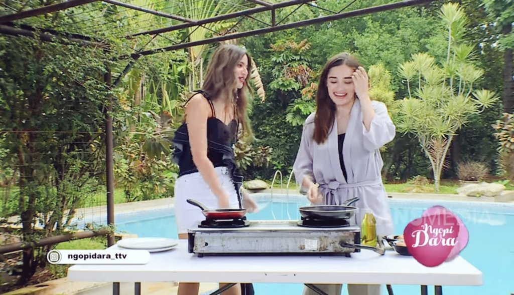 siscananda90's tweet photo. Ya ampun... udah kece, ngapain aja pasti jadi berita ya... 
Nia Ramadhani Gak Bisa Goreng Telur Ceplok? - Trans TV https://t.co/pXHn780glC https://t.co/PWsM99xWH3