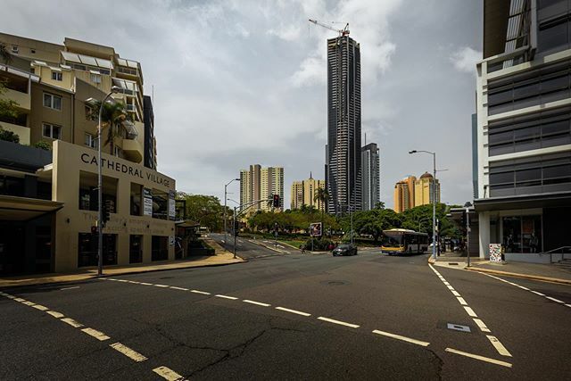 DrZange's tweet photo. •Der Soleil Tower das 4. höchste  Gebäude in Brisbane. Auf dem Bild befindet er sich noch im Bau. • https://t.co/XSAvVef7j8 https://t.co/GWDEAurZ40