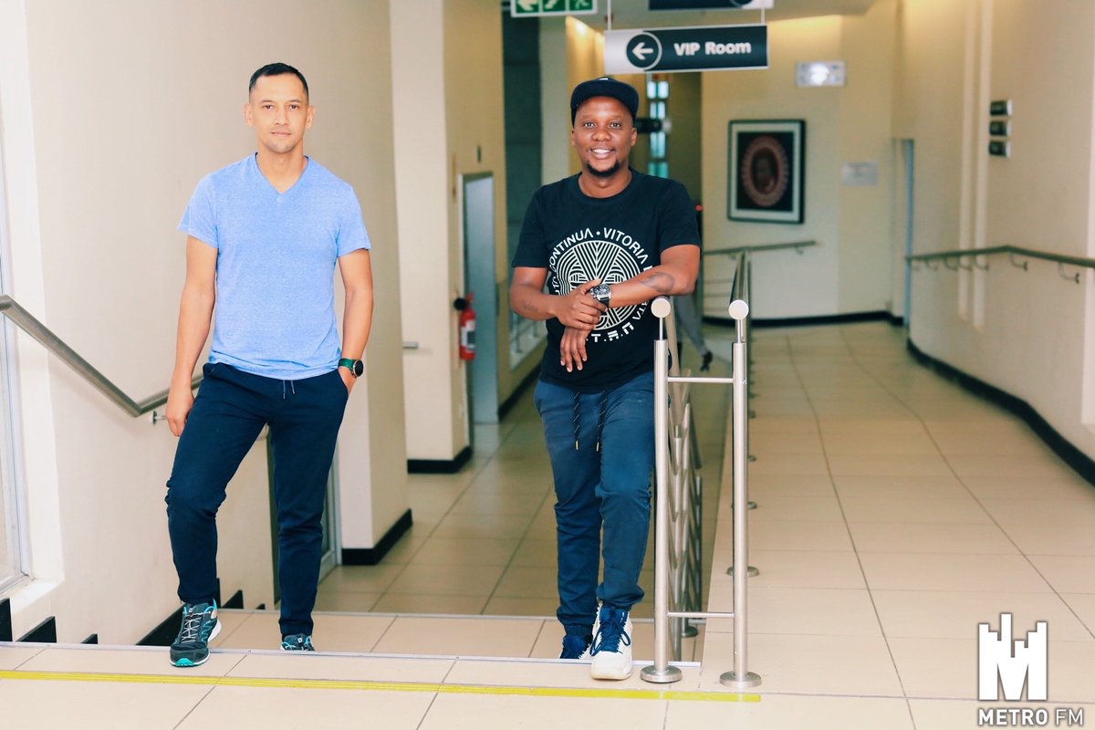 METROFMSA's tweet photo. Whatchu Wearin?
Post a pic of your look for today, tag @metrofmsa & hashtag
#MLFTD
#themorningflava
#wakeupforit
@moflavadj
@owenhannie https://t.co/3QkjU22cEc