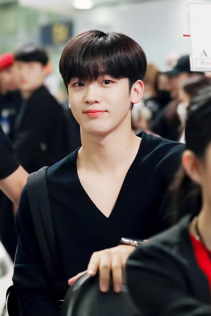 Khid_Pty's tweet photo. :เมื่อไหร่กลับ?
:วันนี้กลับดึกไม่ต้องรอ นอนก่อนเลย
:อื้อ วันนี้อากาศร้อนเนอะ/ส่งรูป
:ไอ้ดื้อ ใส่เสื้อดีๆ
:มาใส่ให้หน่อยน้าาาา
:ไม่ได้~งาน��งครับเมีย
:งานกับเมียเลือกอะไร
:ต้องเมียอยู่แล้ว กลับแล้วจ้าาา

#โยแคท https://t.co/mkRJUQ7kFE