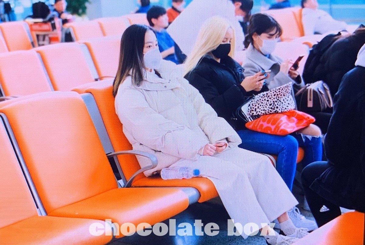 𝐜𝐡𝐨𝐜𝐨𝐥𝐚𝐭𝐞 𝐛𝐨𝐱🍫 tweet media