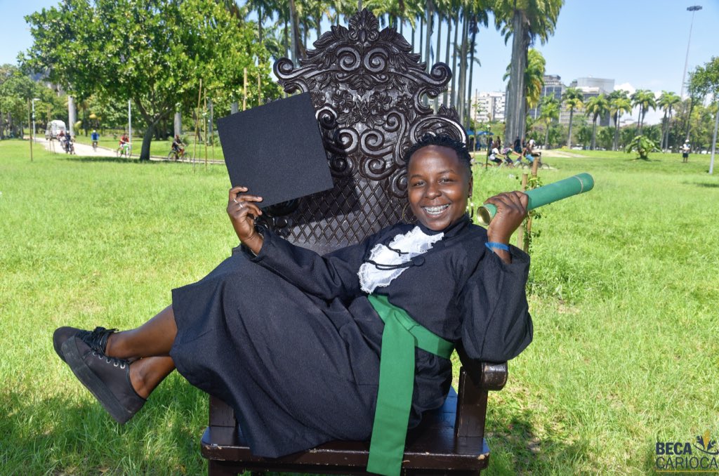 htplui's tweet photo. “ A casa grande surta quando a negrada aprende a ler” Enfermagem por amor 👩🏾‍🎓♥️ https://t.co/c3phomeQoK