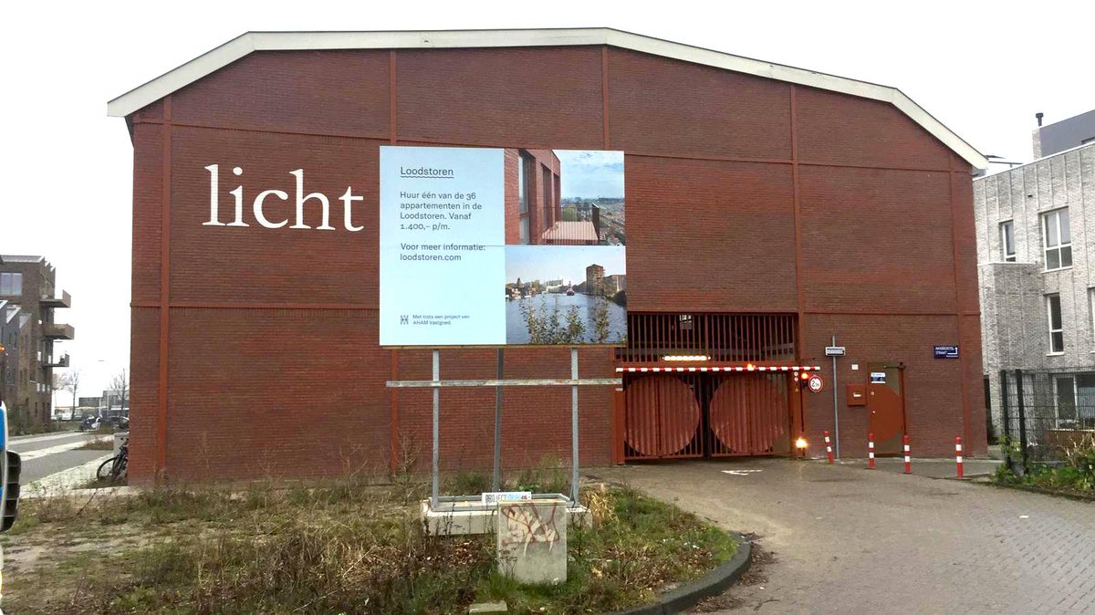 De 36 appartementen in “De #Loodstoren” in #Amsterdam zijn klaar voor de verhuur. Om potentiële huurders te informeren plaatsten wij dit #Projectbord. Ook uw project onder de aandacht brengen? Kijk op signmatch.nl voor de mogelijkheden. signmatch.nl/uitgelicht/pro…