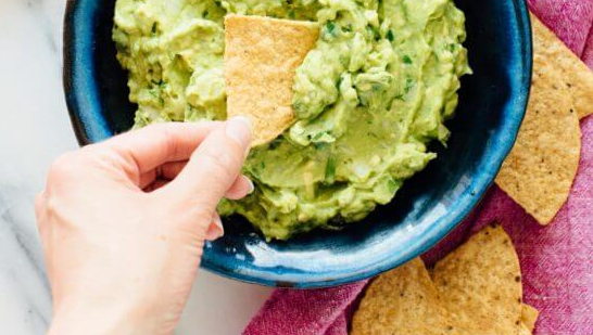 fnikpr's tweet photo. The Best #Guacamole - Here is my #foolproof, authentic #guacamole #recipe. It’s creamy, fresh and completely #irresistible. I’m sharing it with you today because my friends keep asking for the recipe! https://t.co/wWn2X3Qyw4