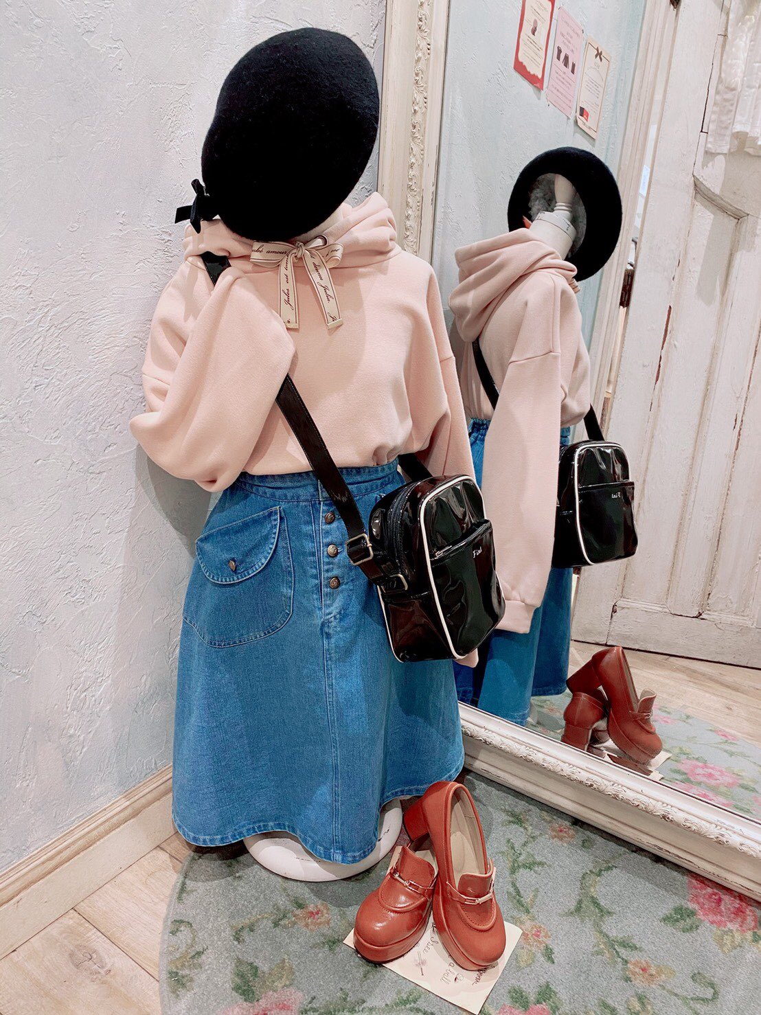 טוויטר F I N Tルクア店 בטוויטר Recommend ロゴリボンスウェットパーカー ステッチポケット デニムスカート ビット使いレトロローファー エナメルレトロポシェット 新作デニムスカートは フード付きパーカーを合わせて カジュアルガーリーなコーデ