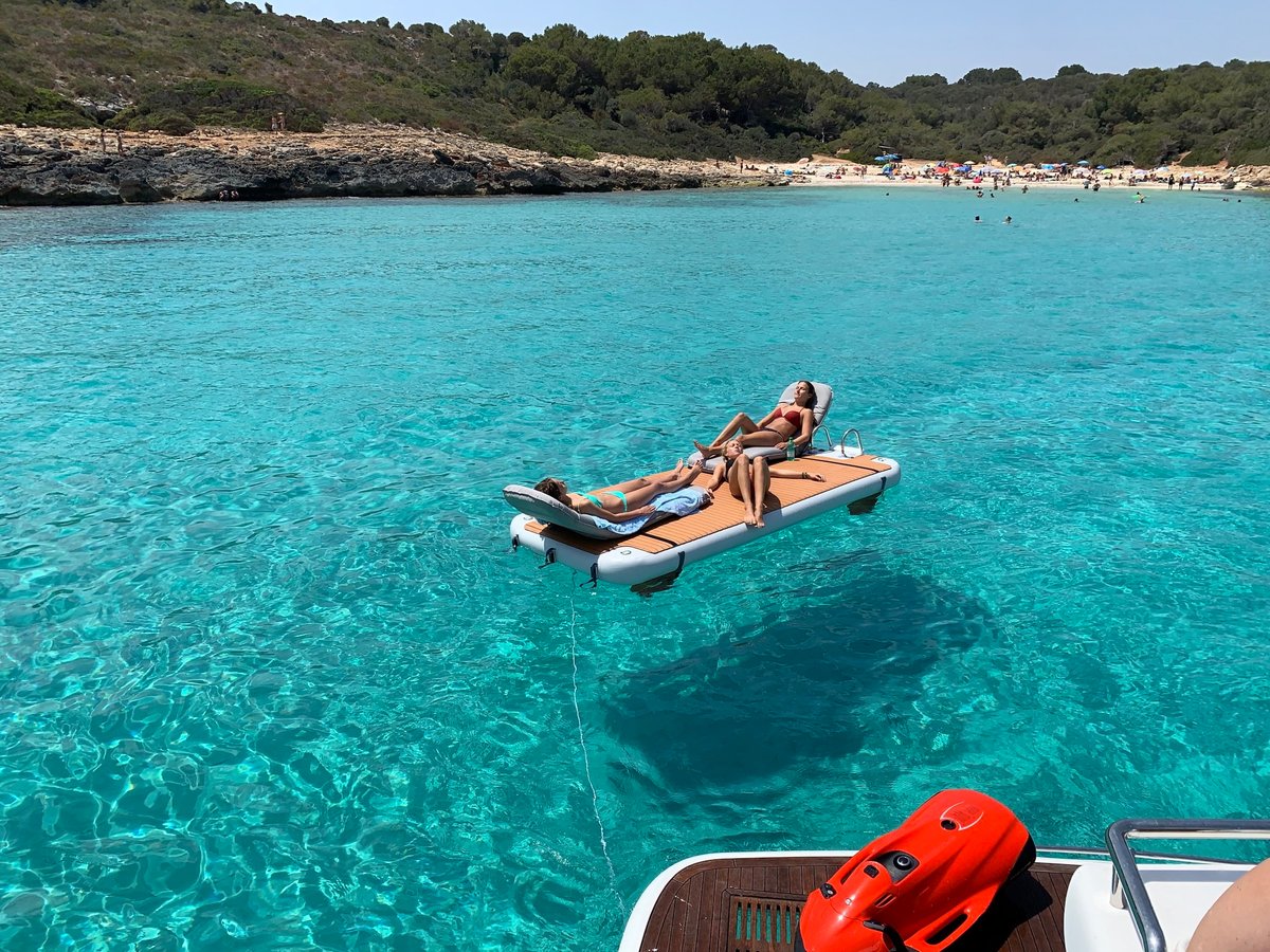 Add a new perspective to your yachting experience by taking the comforts of the yacht even closer to the shore. 

#Nautibuoy #Nautibuoymarine

#YachtieWorld
#boot2020 #bootdüsseldorf #bootduesseldorf  #beautiful #realestate #luxuryrealestate