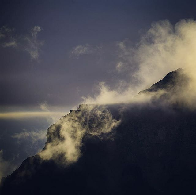 Mountain Sunrise in Taiwan #taiwantravel #taiwan #dailyinspiration #beautifuldestinations #travellingthroughtheworld #traveller #travelawesome #asia #canon #amazingtaiwan #bbcearth #planet #clould #weather #hellofrom #ig_asia #taiwan🇹🇼 ift.tt/2vaLkHJ