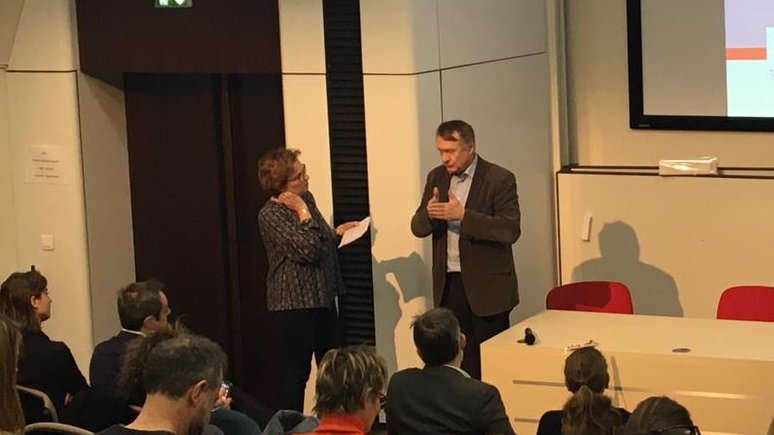 ademe's tweet photo. 🗣️"La communication responsable n'est pas la #communication sur la responsabilité de l'organisation, c'est un questionnement de la communication face aux nouveaux enjeux de la #TransitionEcologique. 🌍"
@Thierrylt pendant le débat #ComReponsable @ademe. https://t.co/3D5Lp0nWyK
