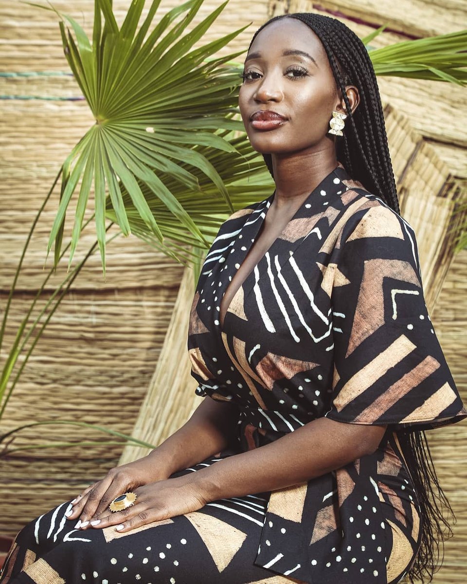 DannResidence's tweet photo. #AfrikreaHolidays 🔥 How gorgeous is @sowusu ?😍
@afrikrea
@amdecoafrica .
.
📍#AfrikreaGiftingVilla
📸 :@audransarzier 
Set by @dharrren 
Dress : @nanawax 
Earrings : @karidjaandkhadija 
#afronation #africanfashion #bedandbreakfast #yearofreturn #Ghanaian #africa #ghana https://t.co/xkh6TkoFj4