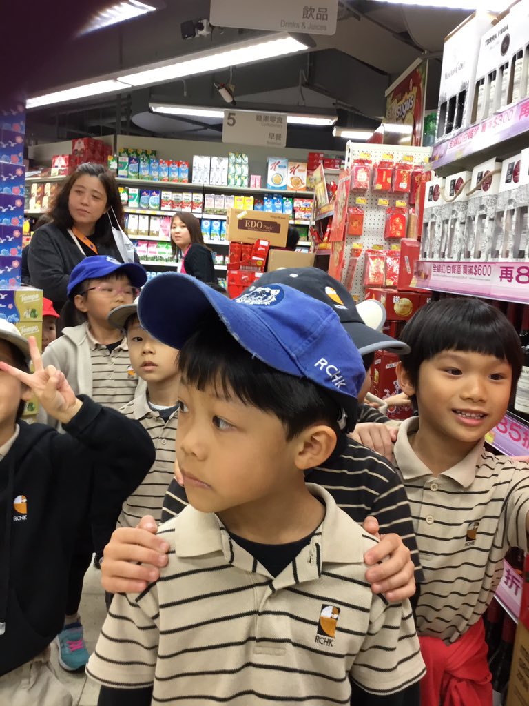 rocelesz1's tweet photo. We visited the grocery store and the wet market. It was a wonderful way to connect with community helpers in Ma On Shan. It also made us think more deeply about the journey of our food. #rchkpyp #farmtotable https://t.co/vfTtudq8gw