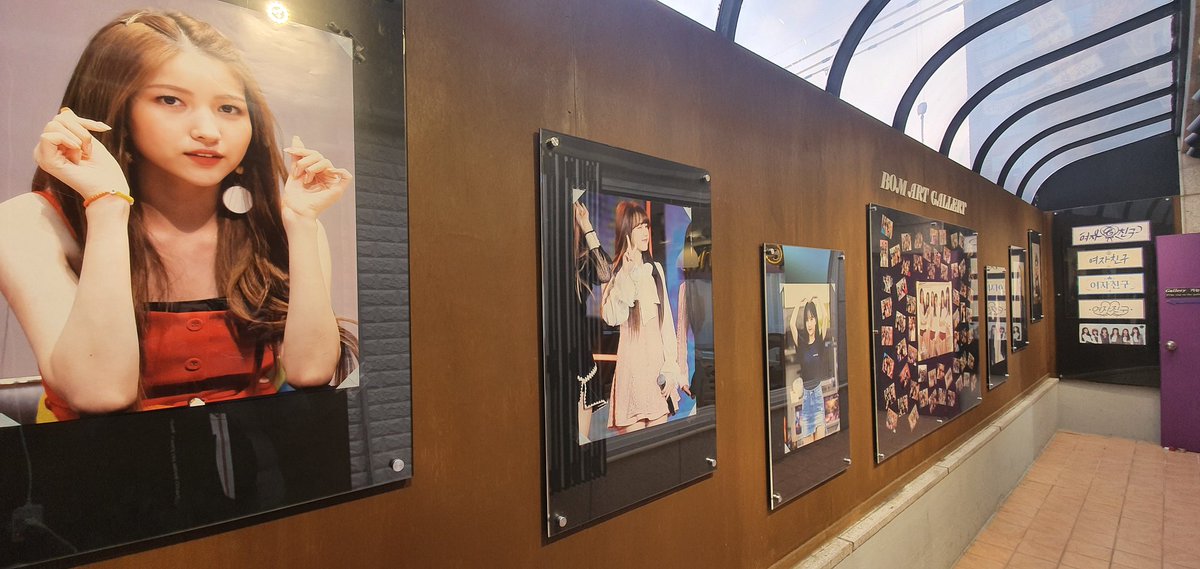 buddy___navi's tweet photo. #여자친구_데뷔5주년을_축하해 
컵홀더 이벤 스케일이 나날이 커져가네요ㅎㄷ 정말 전시회라고 해도 전혀 손색이 없을만큼 아늑하고 따뜻한 갤러리였습니다. 여자친구의 5년을 돌아보고 팬밑도 다녀오면서 덕심을 충전할 수 있었습니다🔋
감사합니다!!! https://t.co/mCWoPMETlB