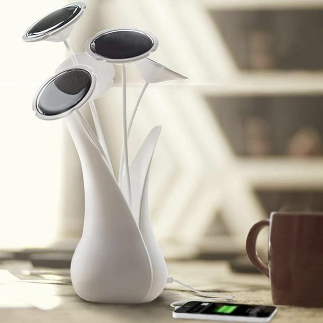BaylyGroup's tweet photo. Inspirational Tuesday - A sunflower inspired solar charger 
The "Sunshine Solar Charger" was designed by XD Design and is a charger that makes use of solar energy to charge remote devices such as mobile phones and tablets. Its design resembles a bouquet of flowers facing the… https://t.co/vPY0yEGU8p