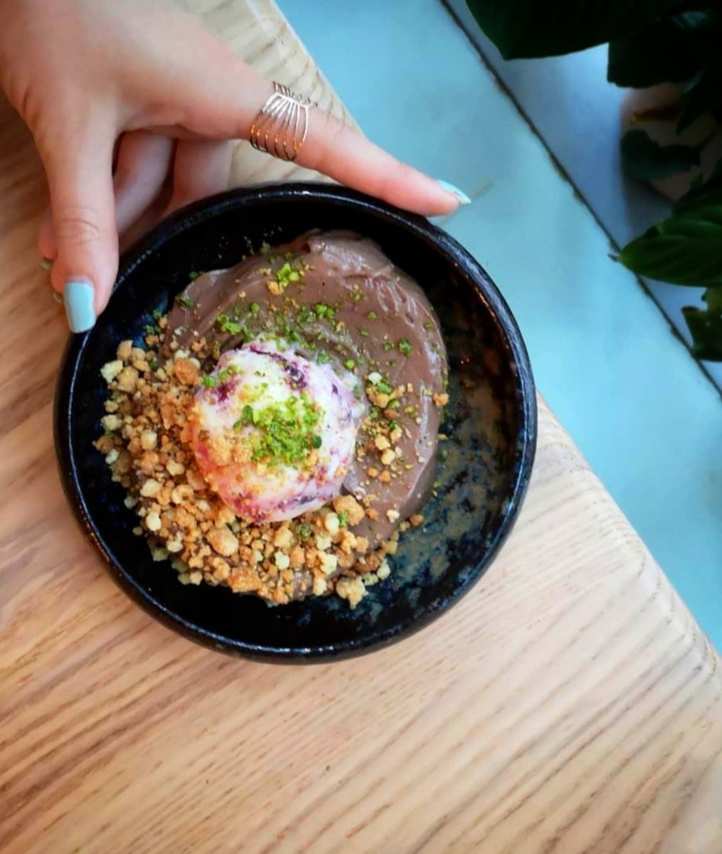 ldn_amber's tweet photo. They say tuesday we hear #Mousse day 🍮 No matter how you decide to treat yourself, a delicious day awaits! 😋👍 #Aldgate #London #ChocolateMousse | 📷 IG: ellie_croissant https://t.co/BbeeZAaxQp