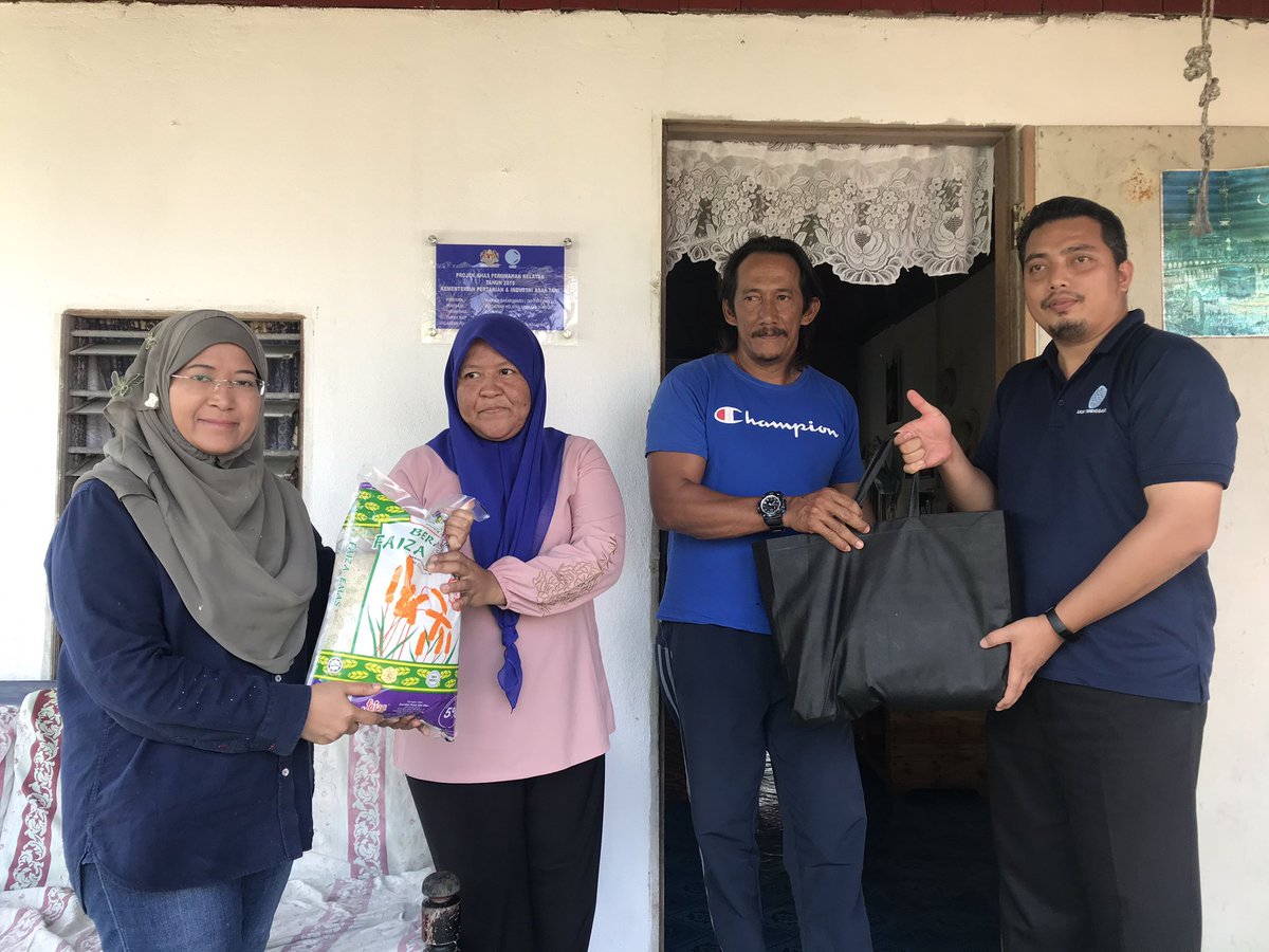LKIMGANU's tweet photo. Masih meneruskan tugas pemeriksaan dan penyerahan akhir bagi Projek Khas Perumahan Nelayan bagi kerja kerja baik pulih rumah nelayan di Kemaman, Terengganu @LKIMHQ @ezarre03 https://t.co/59yI5kOnuq