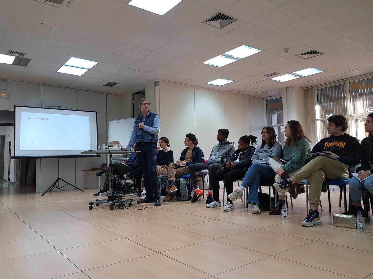 lfsevilla's tweet photo. Comenzamos la segunda jornada del #InterCVL trabajando la relación entre el #olimpismo e #interculturalidad.
#CVLSevilla #encuentrointernacional https://t.co/4Ae4yp7NVQ